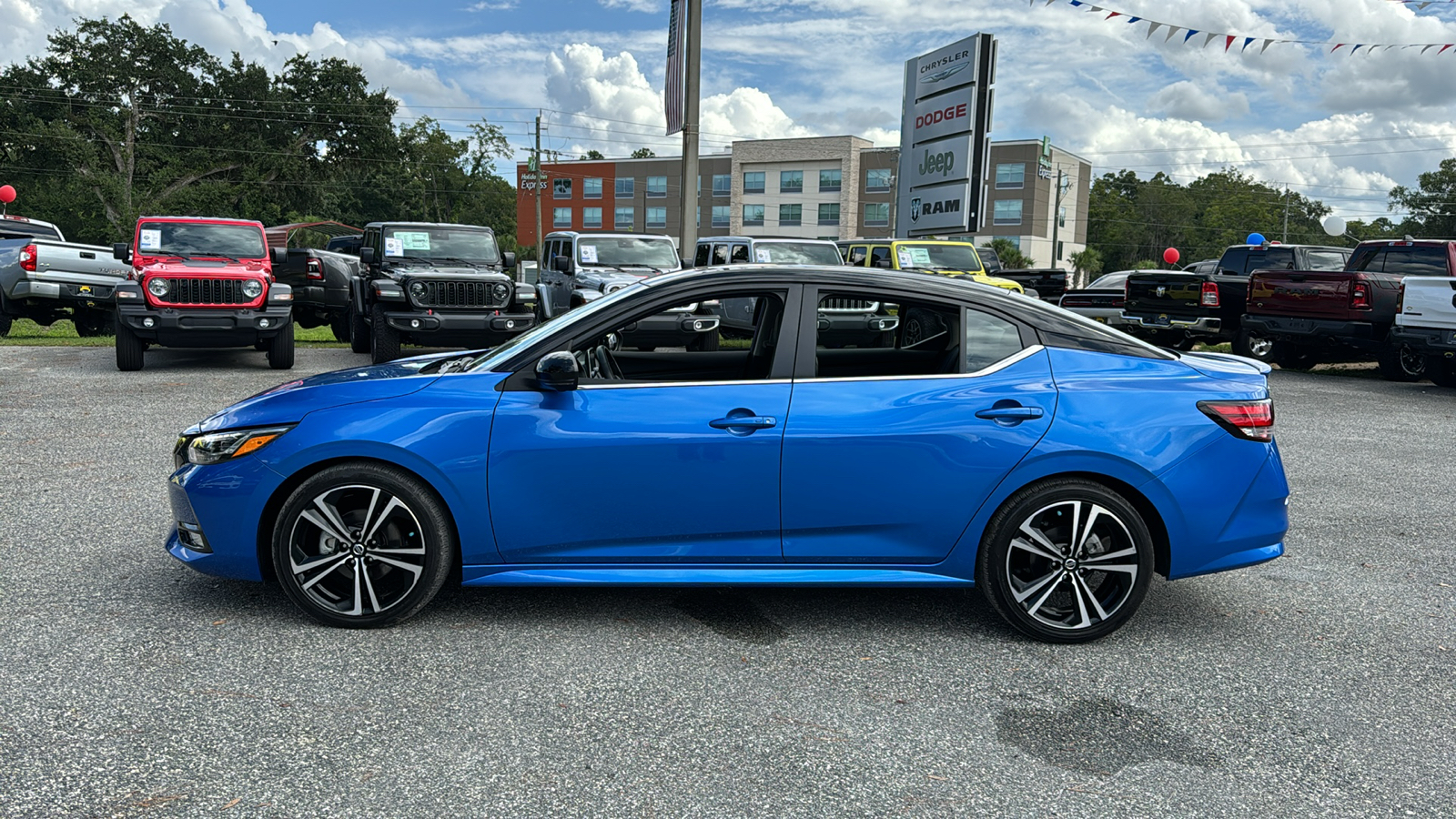 2023 Nissan Sentra SR 2