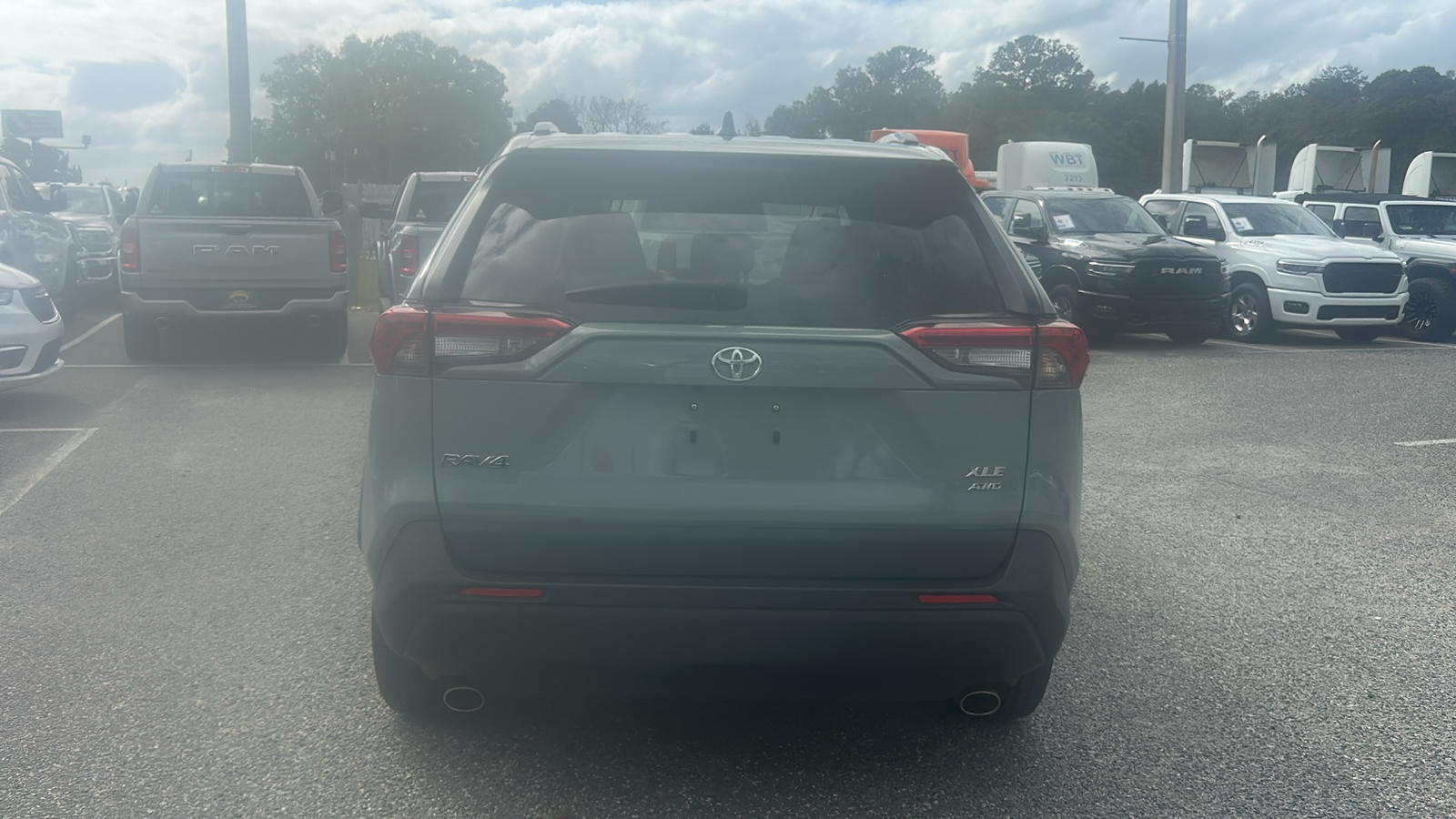 2022 Toyota RAV4 XLE 3