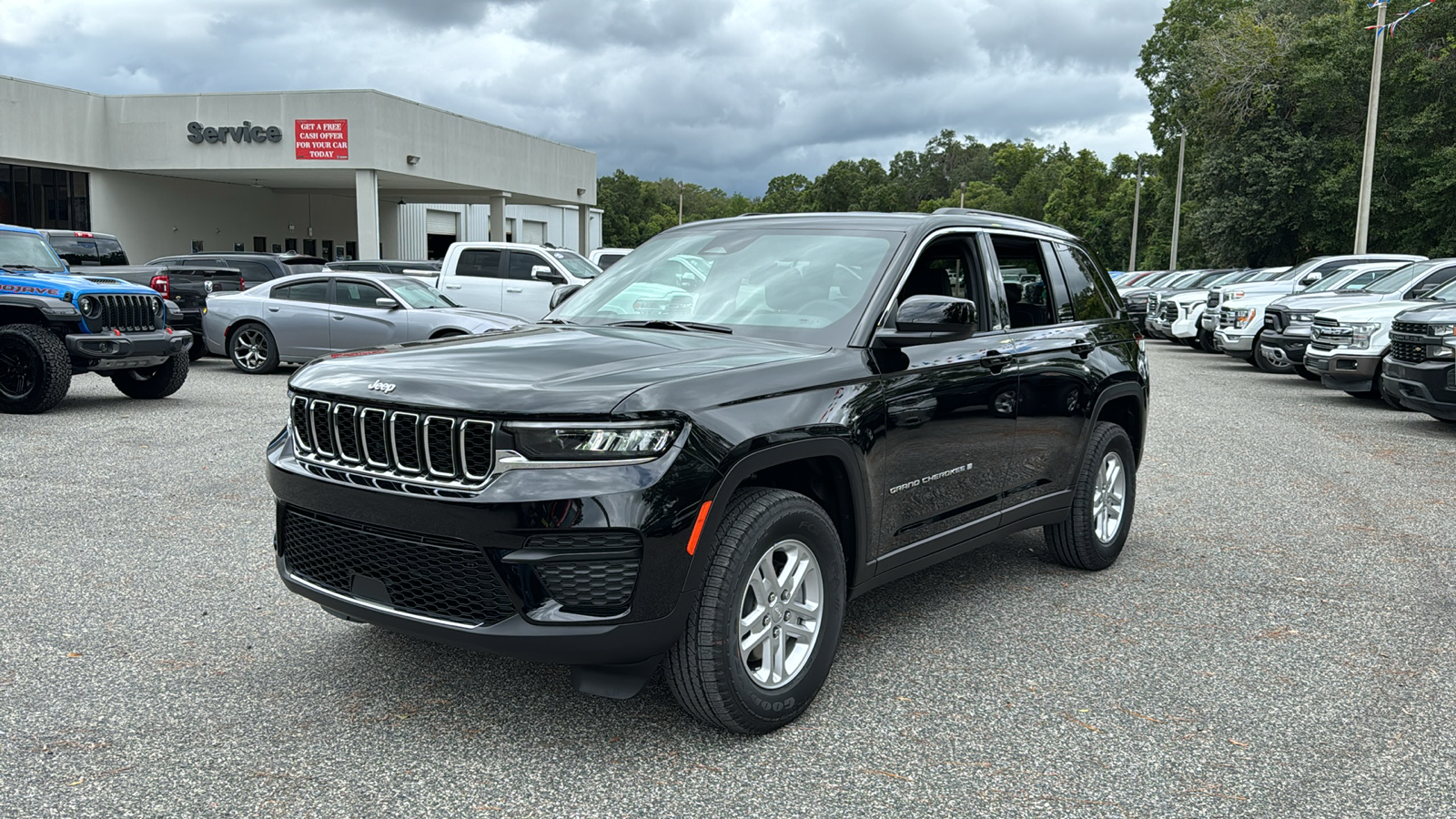 2024 Jeep Grand Cherokee Laredo 1