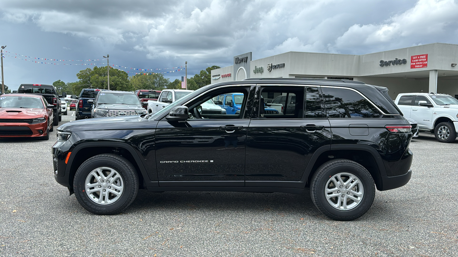 2024 Jeep Grand Cherokee Laredo 2