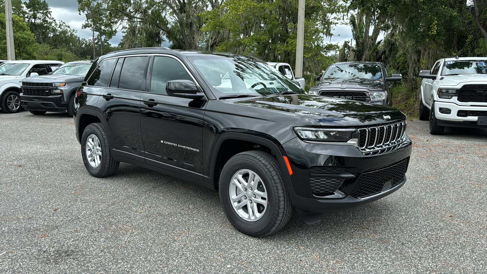 2024 Jeep Grand Cherokee Laredo 13