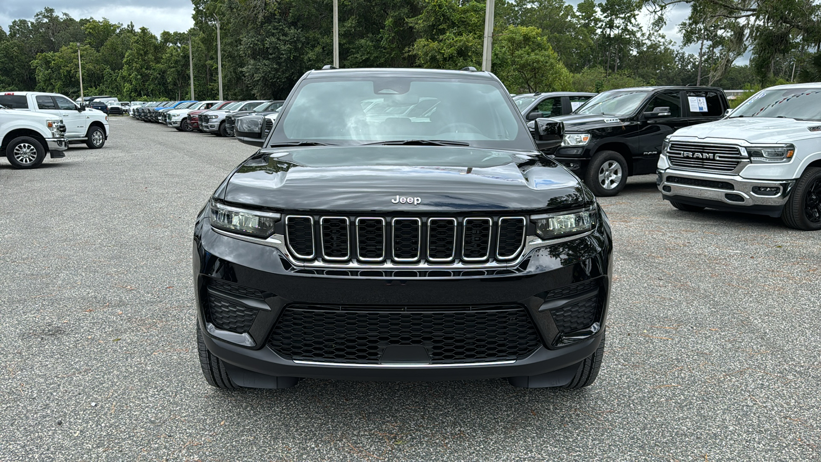 2024 Jeep Grand Cherokee Laredo 14