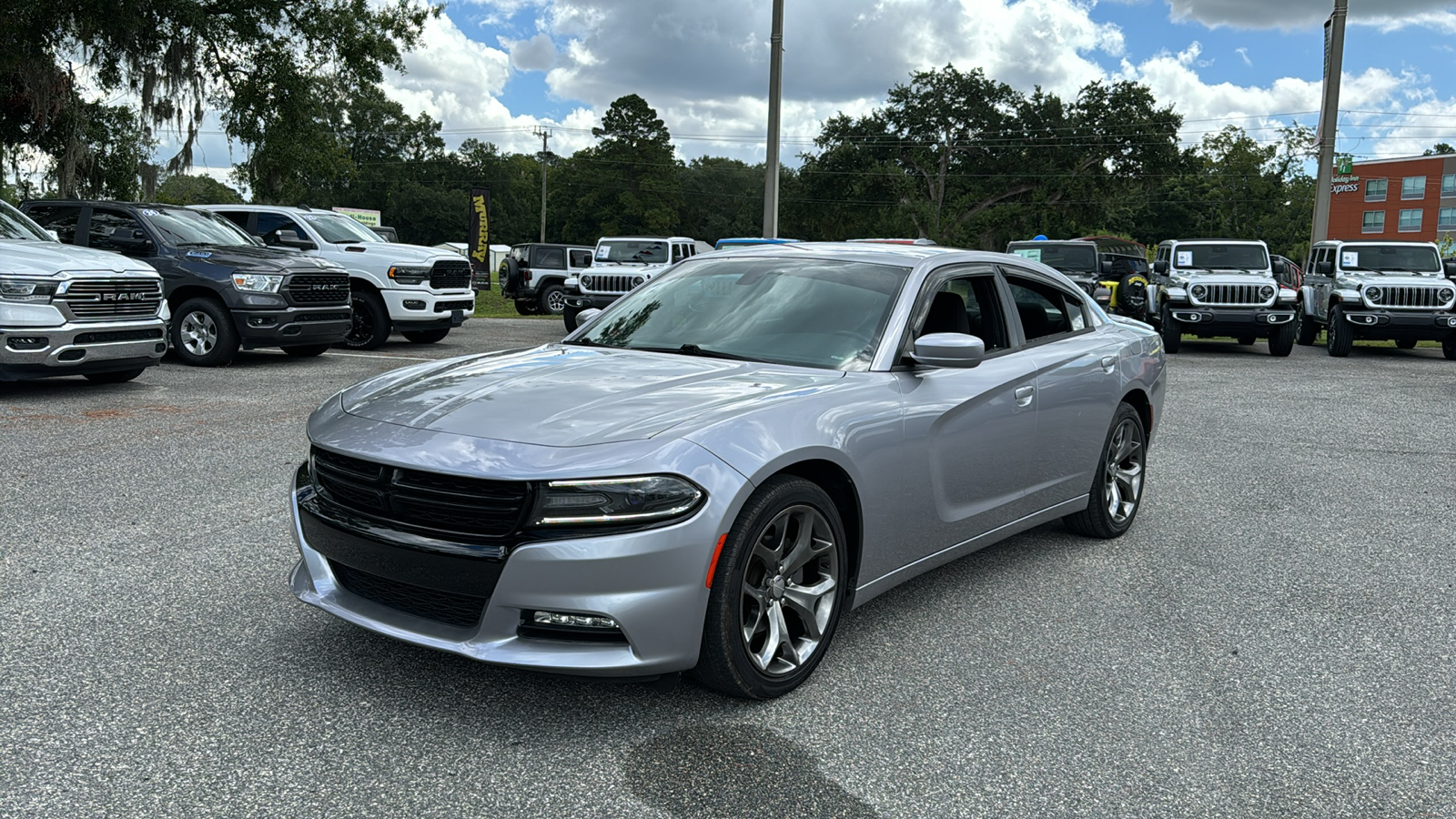 2016 Dodge Charger SXT 1