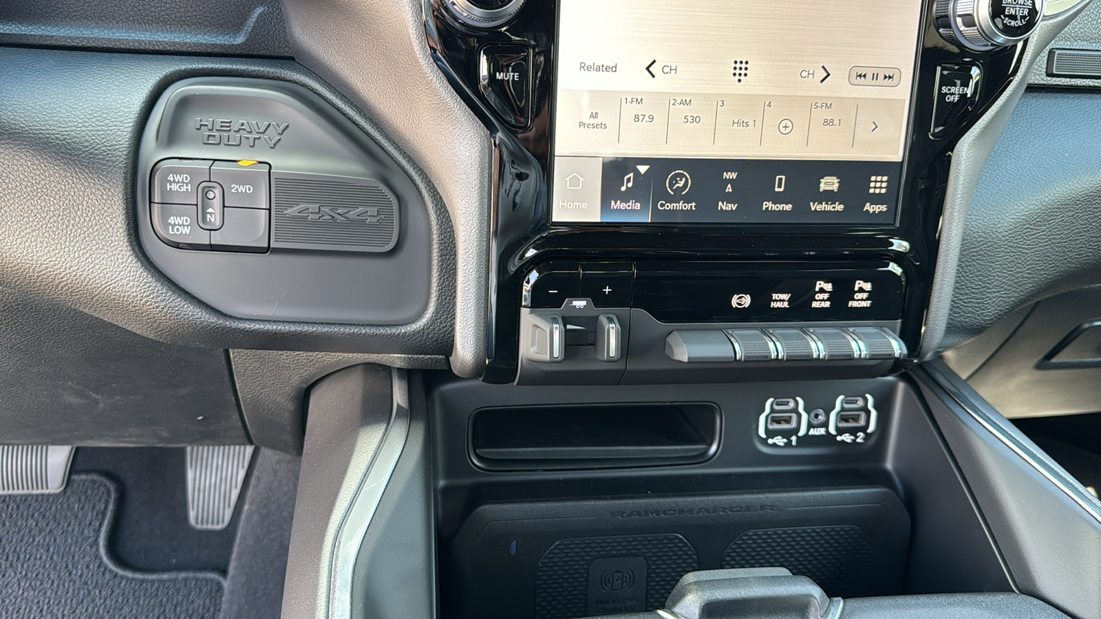 2024 Ram 3500 Laramie 28