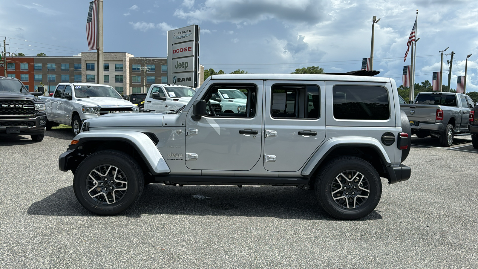 2024 Jeep Wrangler Sahara 2