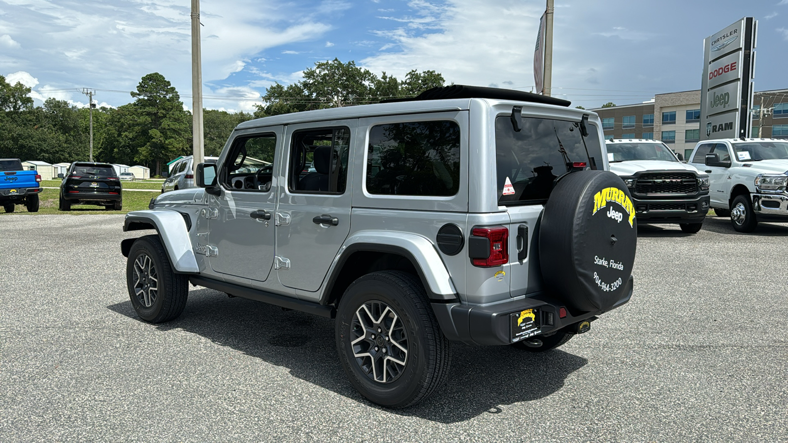 2024 Jeep Wrangler Sahara 3