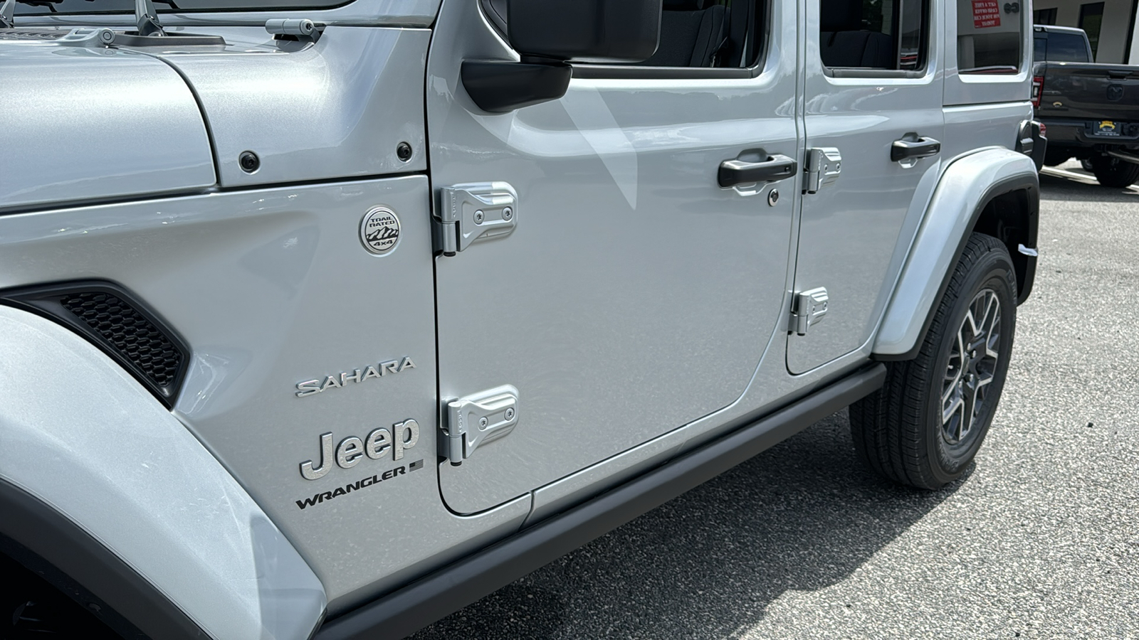 2024 Jeep Wrangler Sahara 14