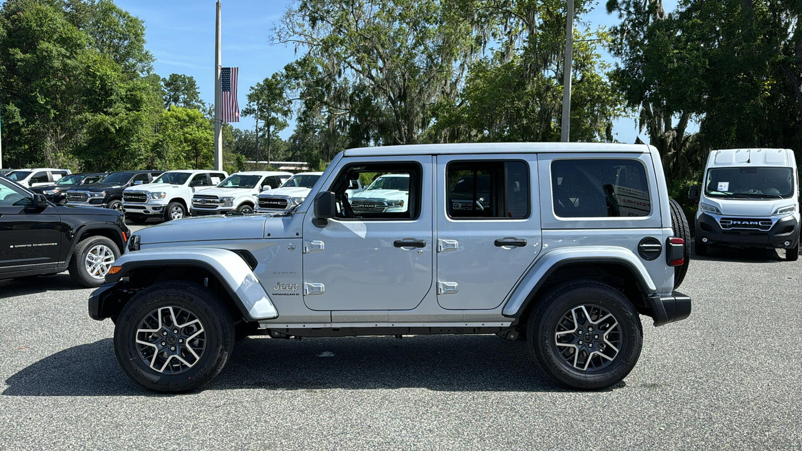 2024 Jeep Wrangler Sahara 2