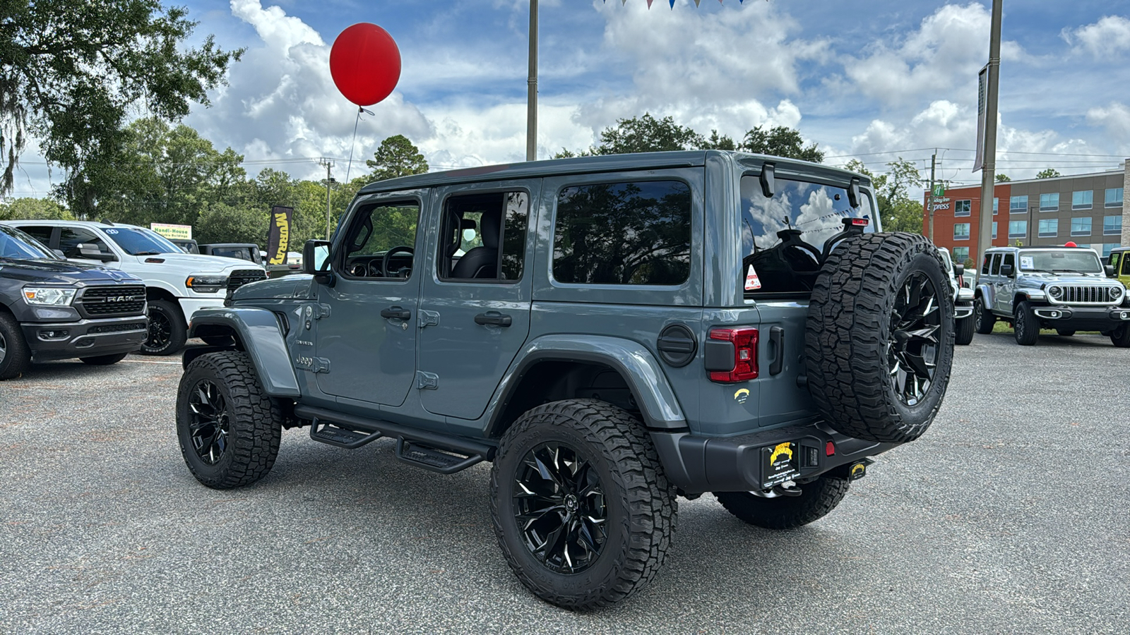 2024 Jeep Wrangler Sahara 3