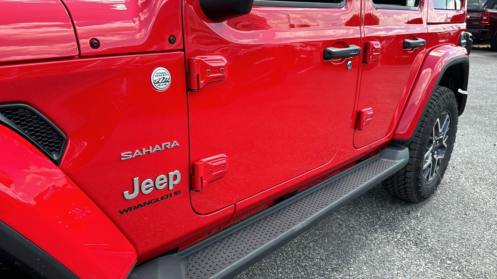 2024 Jeep Wrangler Sahara 13