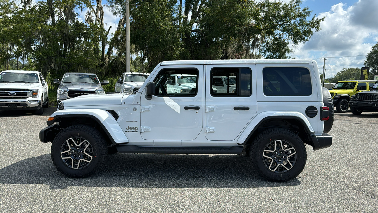 2024 Jeep Wrangler Sahara 2