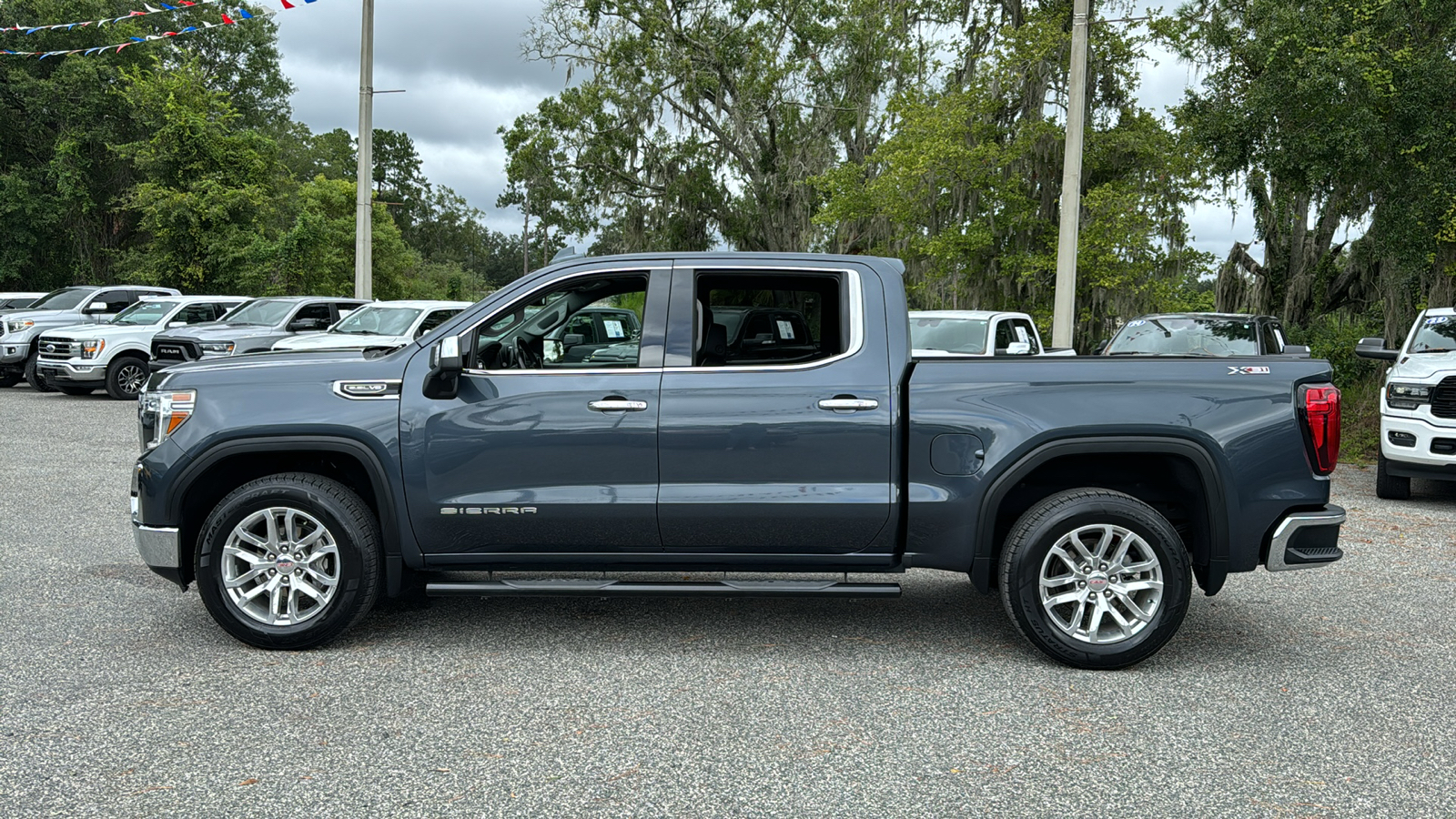 2021 GMC Sierra 1500 SLT 2