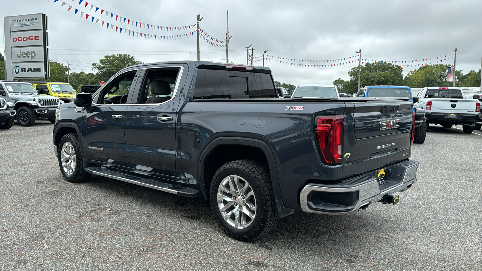 2021 GMC Sierra 1500 SLT 3