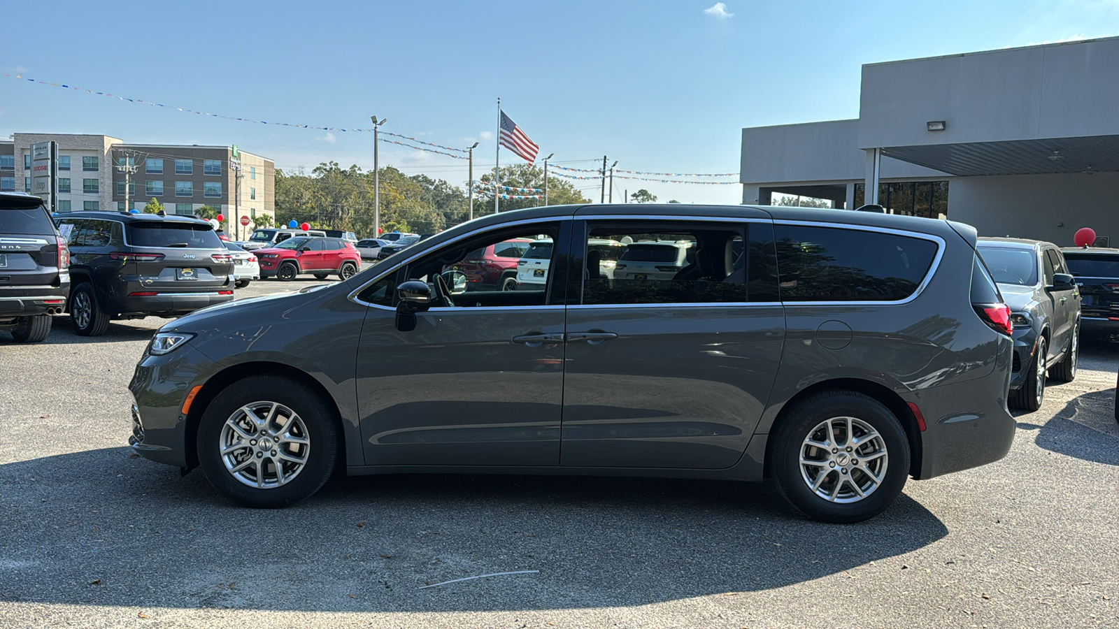 2025 Chrysler Pacifica  2