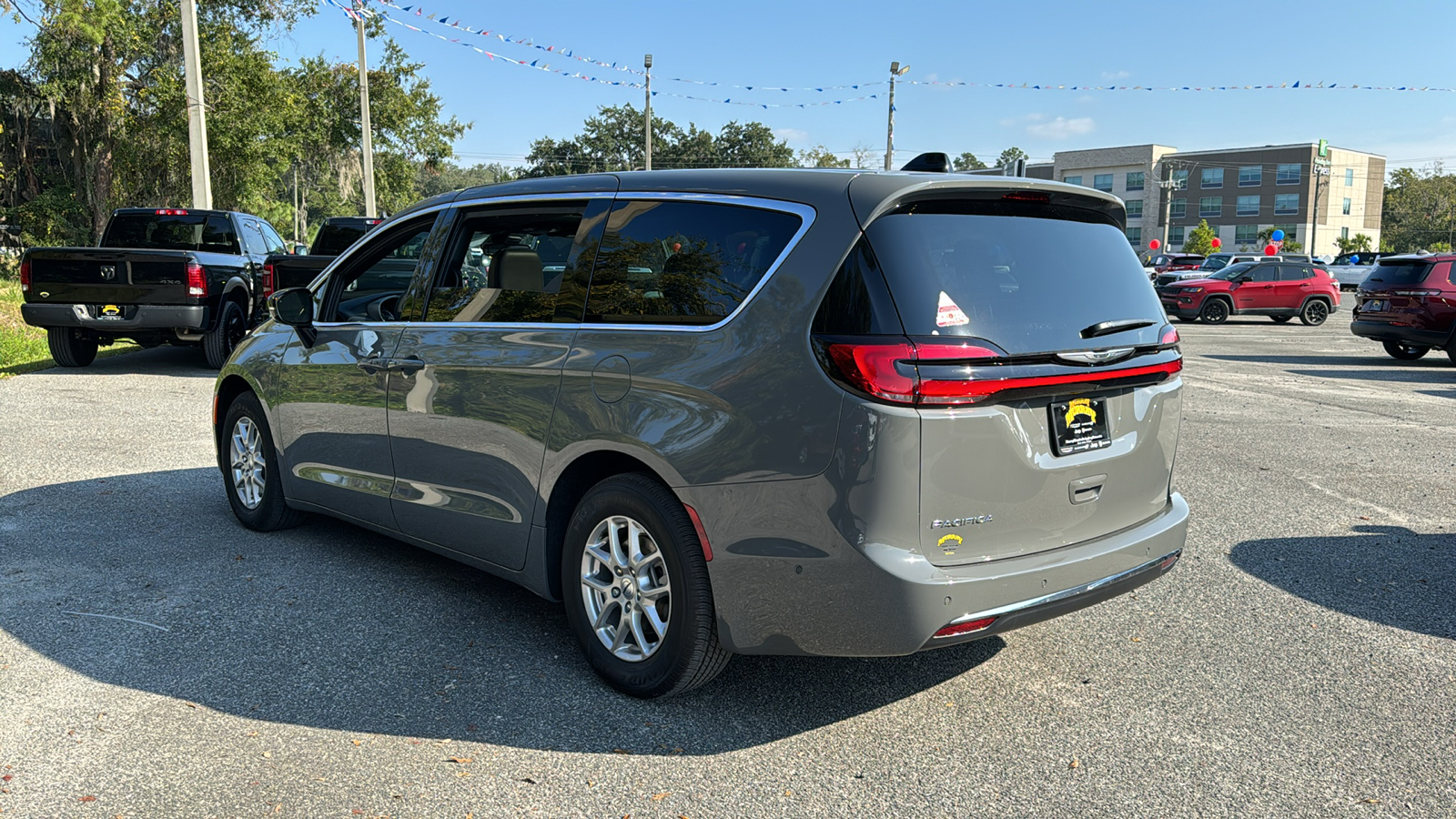 2025 Chrysler Pacifica  3