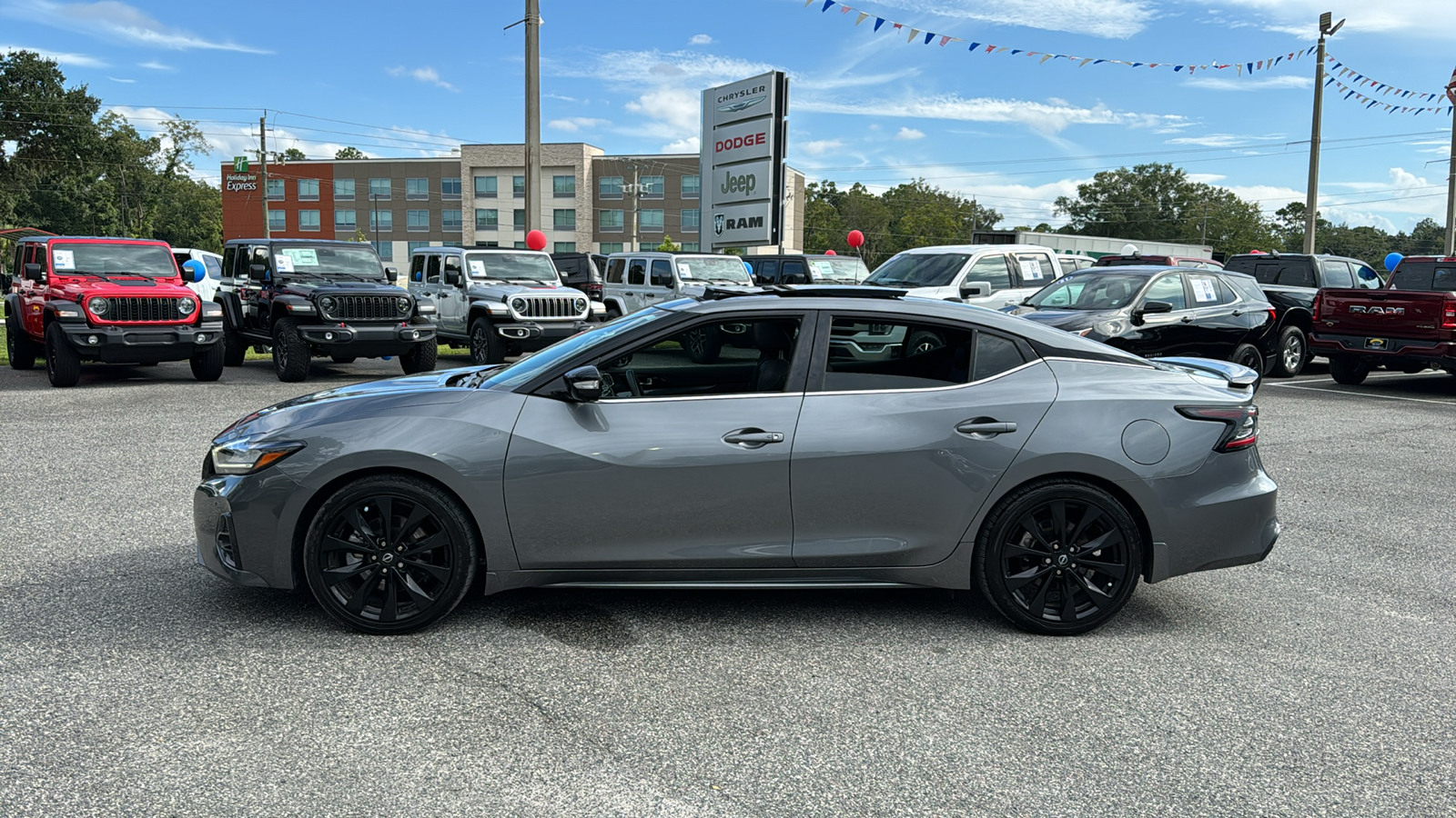 2023 Nissan Maxima SR 2