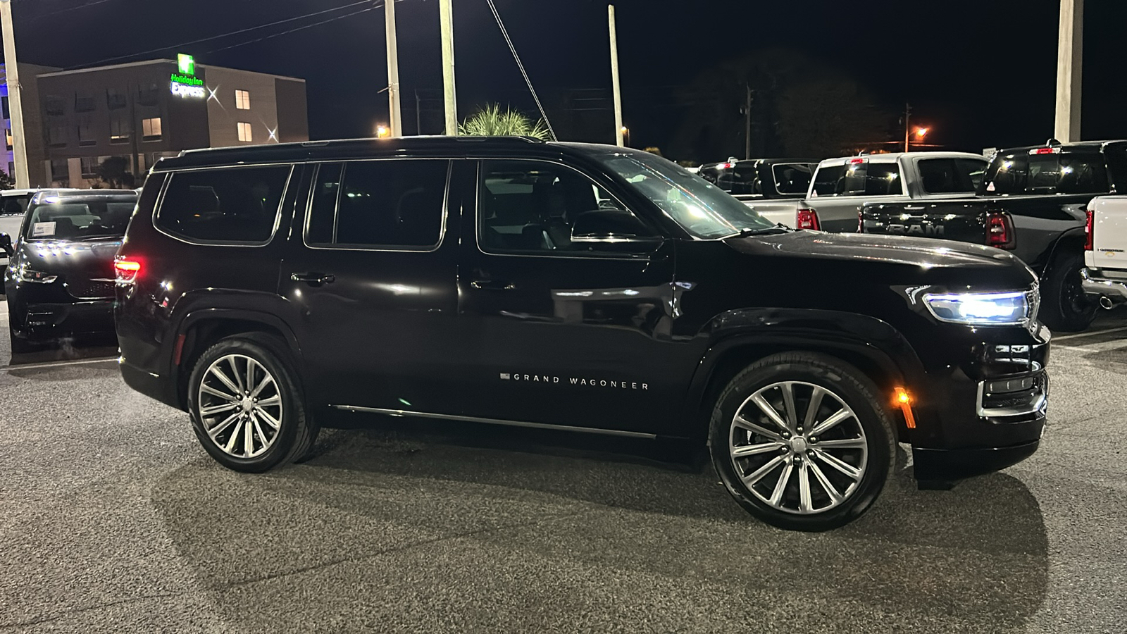 2023 Jeep Grand Wagoneer  6