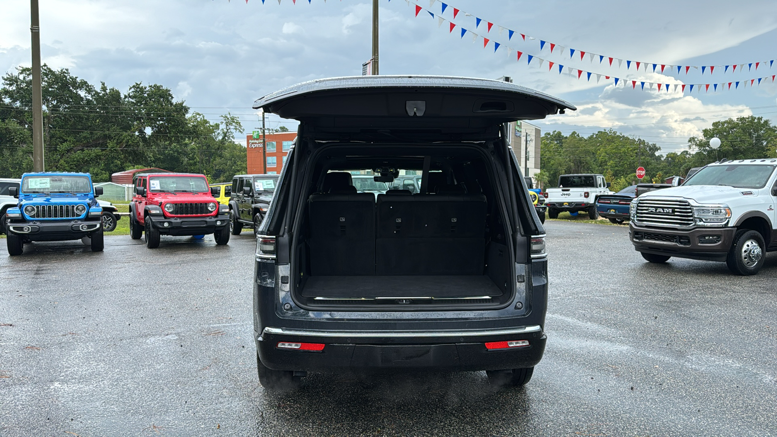 2023 Jeep Grand Wagoneer Series II 5