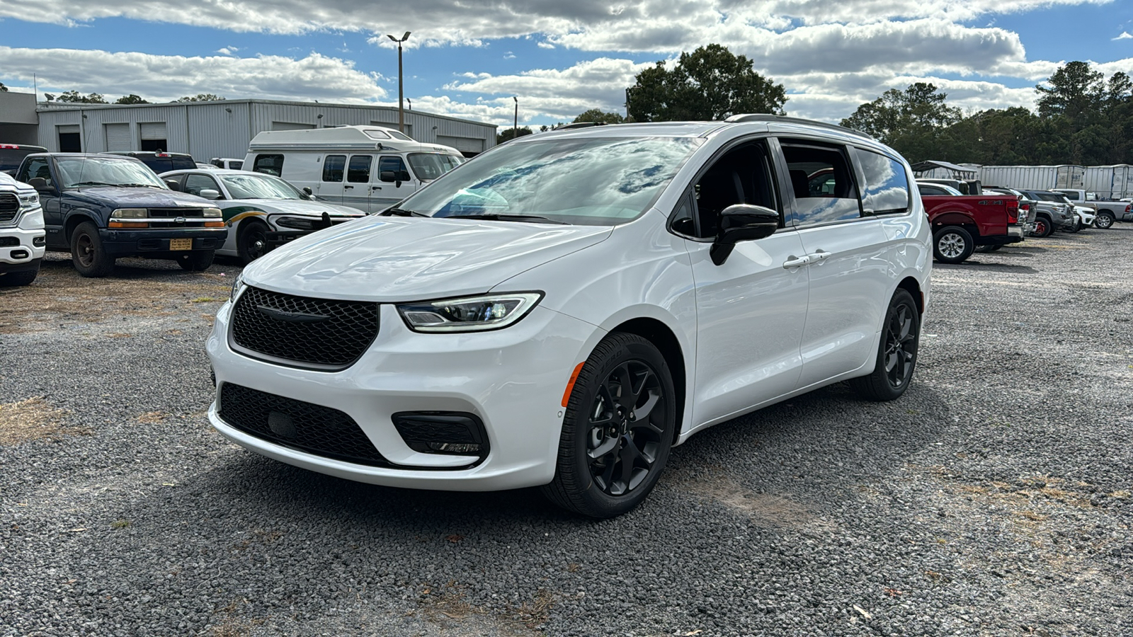 2025 Chrysler Pacifica Limited 1