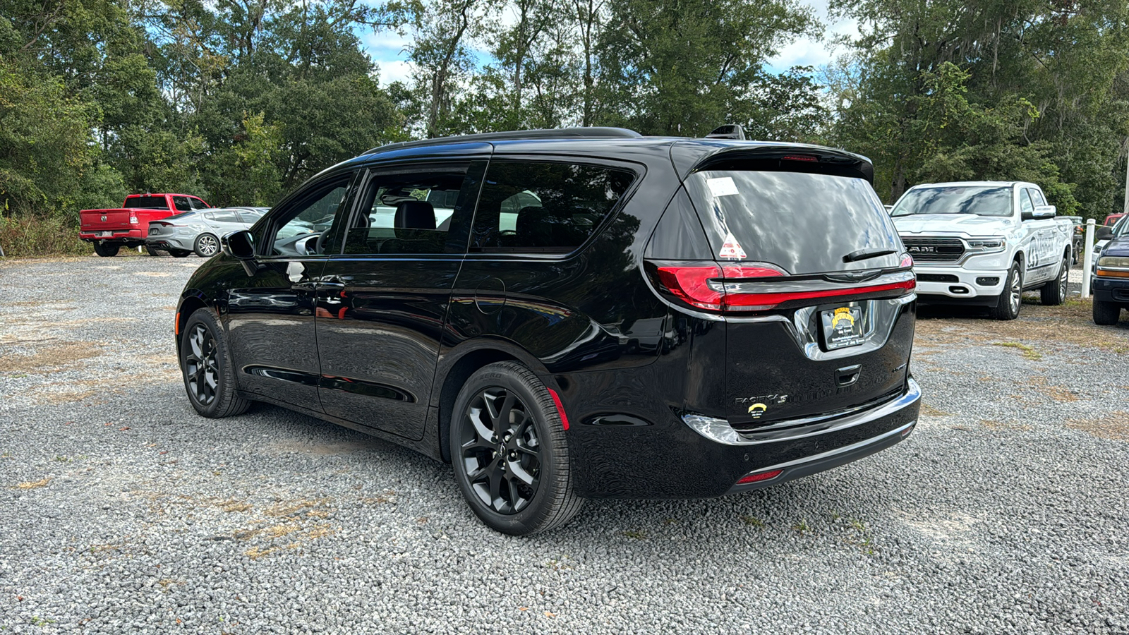 2025 Chrysler Pacifica Limited 3