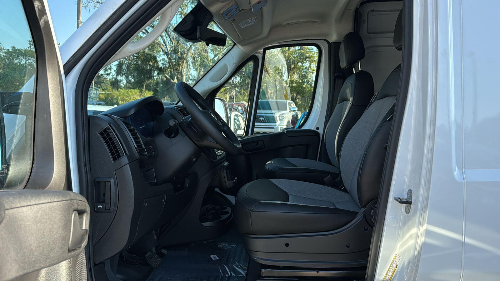 2025 Ram ProMaster 2500 High Roof 17