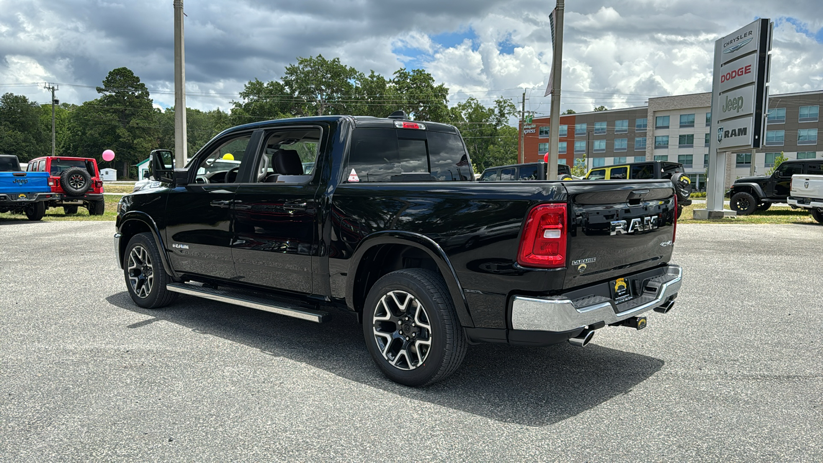 2025 Ram 1500 Laramie 3