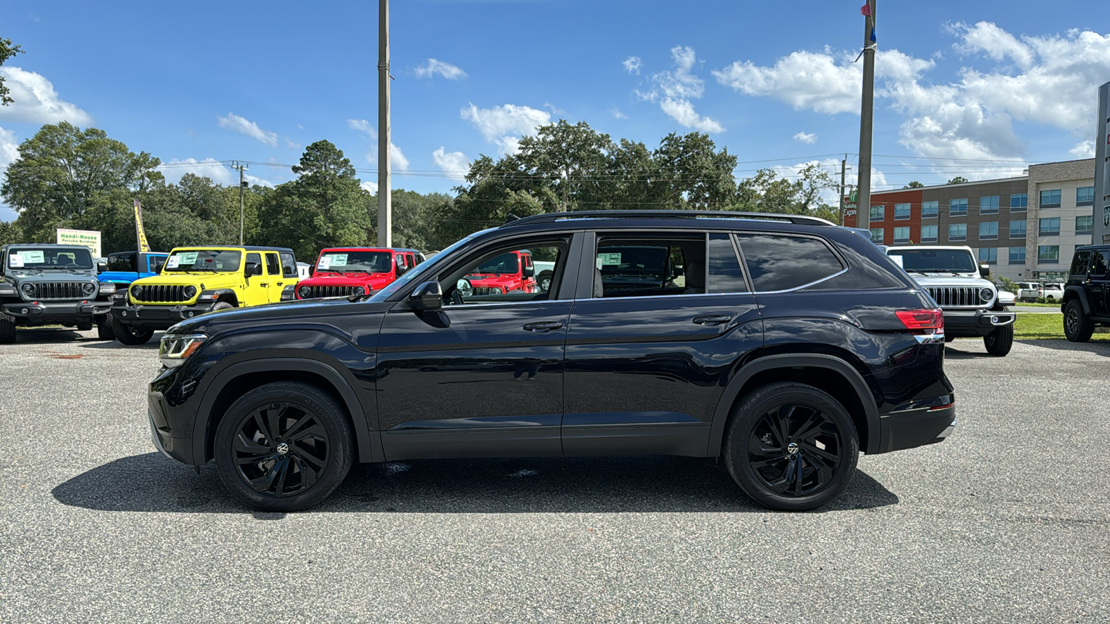 2022 Volkswagen Atlas  2