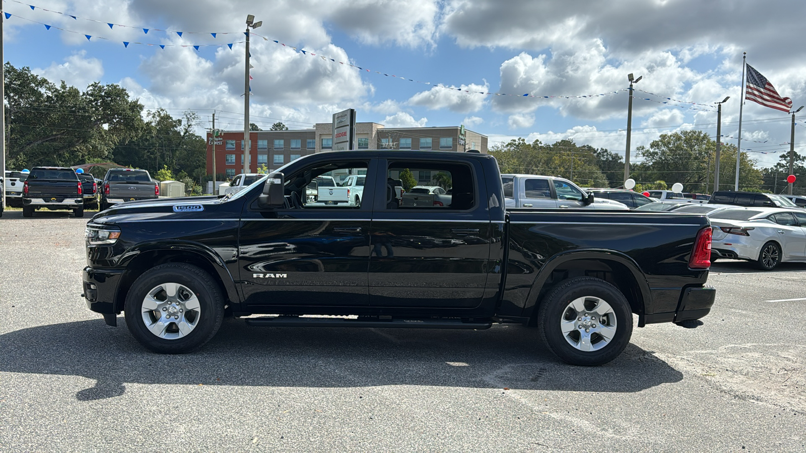 2025 Ram 1500 Big Horn/Lone Star 2