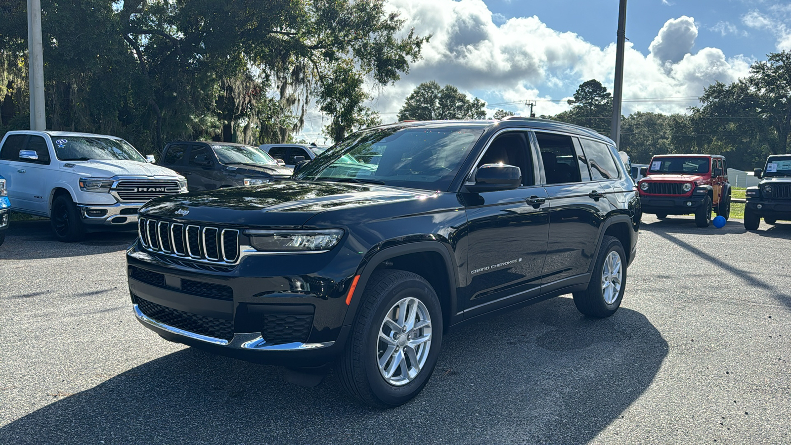 2024 Jeep Grand Cherokee L Laredo 1