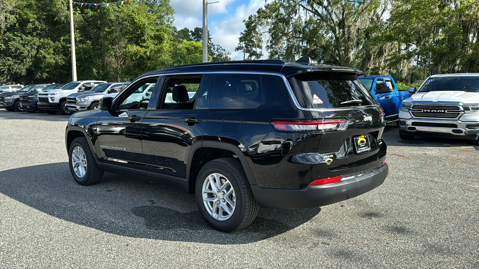 2024 Jeep Grand Cherokee L Laredo 3