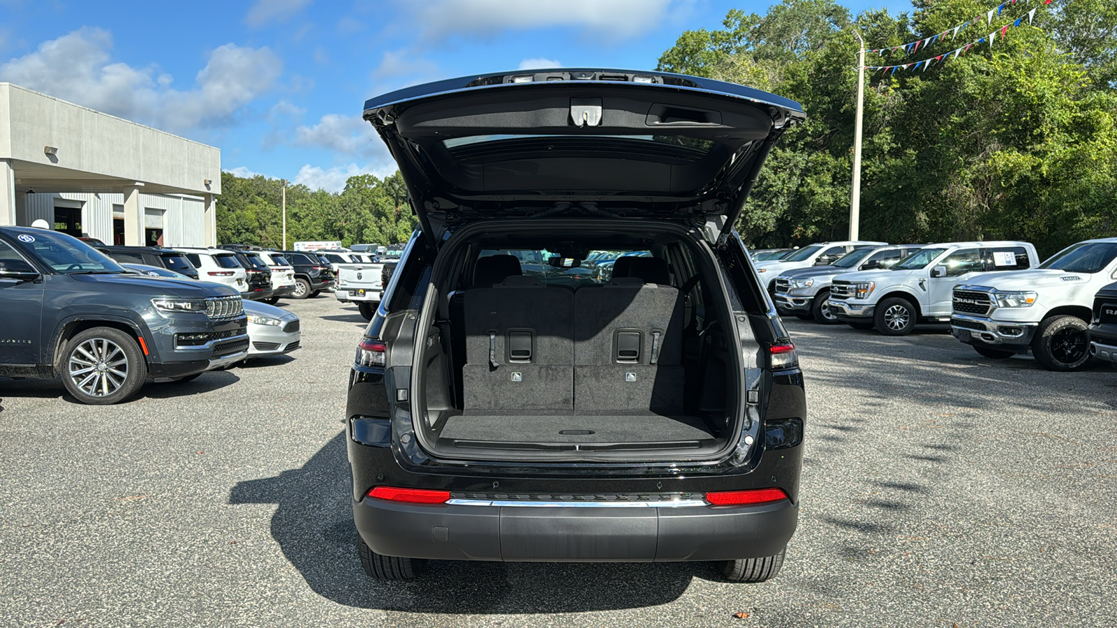 2024 Jeep Grand Cherokee L Laredo 7