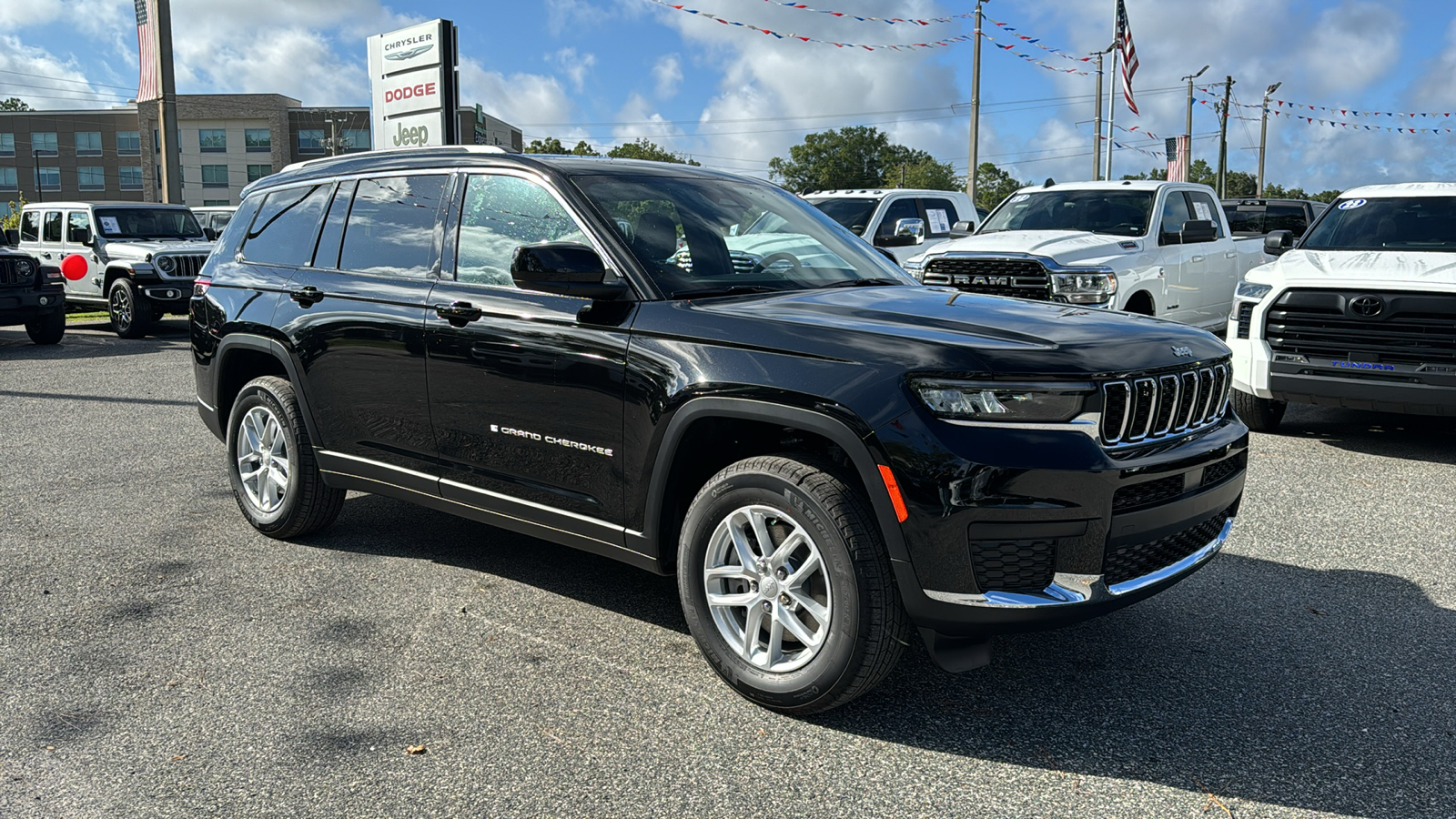 2024 Jeep Grand Cherokee L Laredo 14