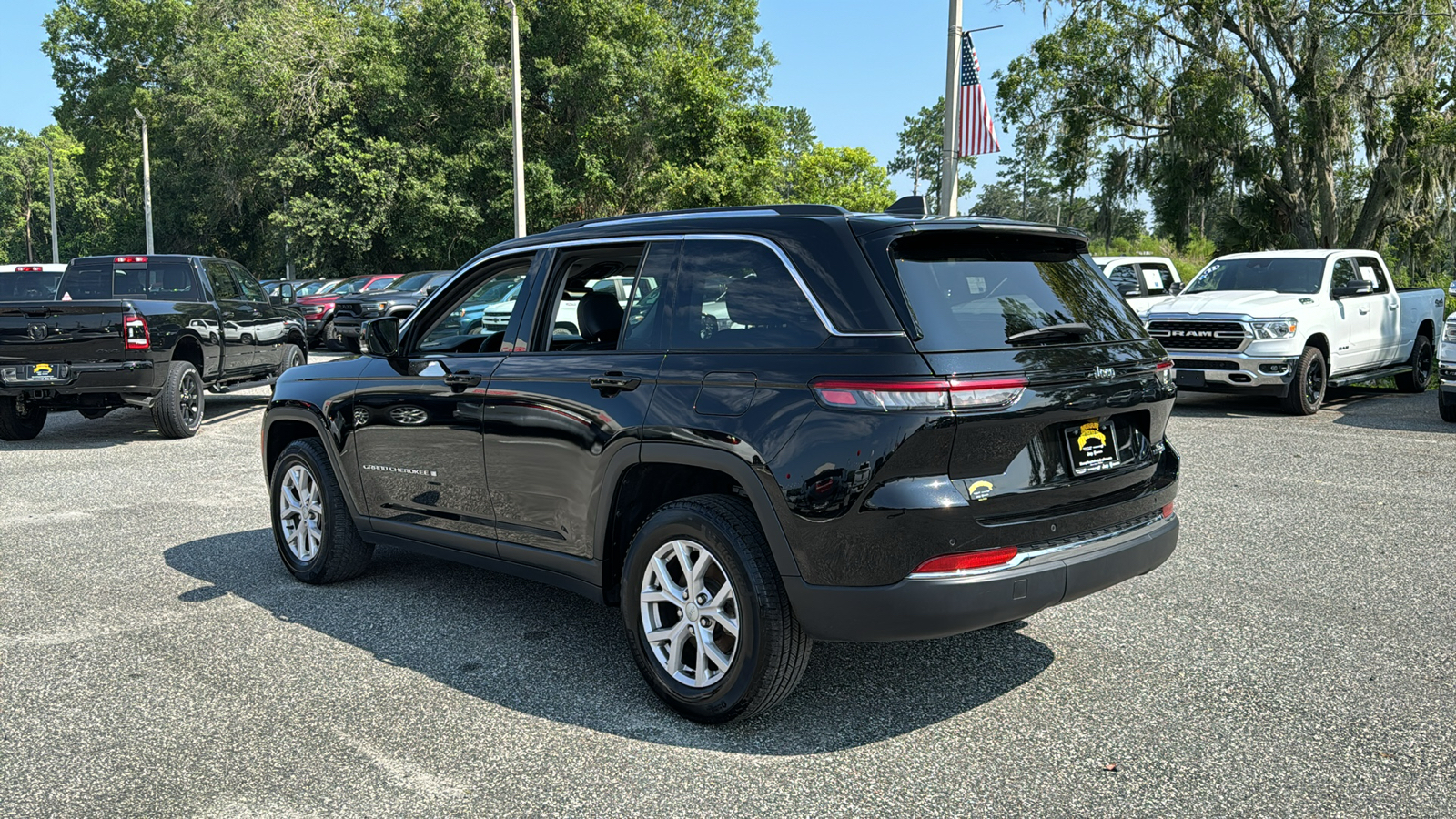 2022 Jeep Grand Cherokee Limited 3