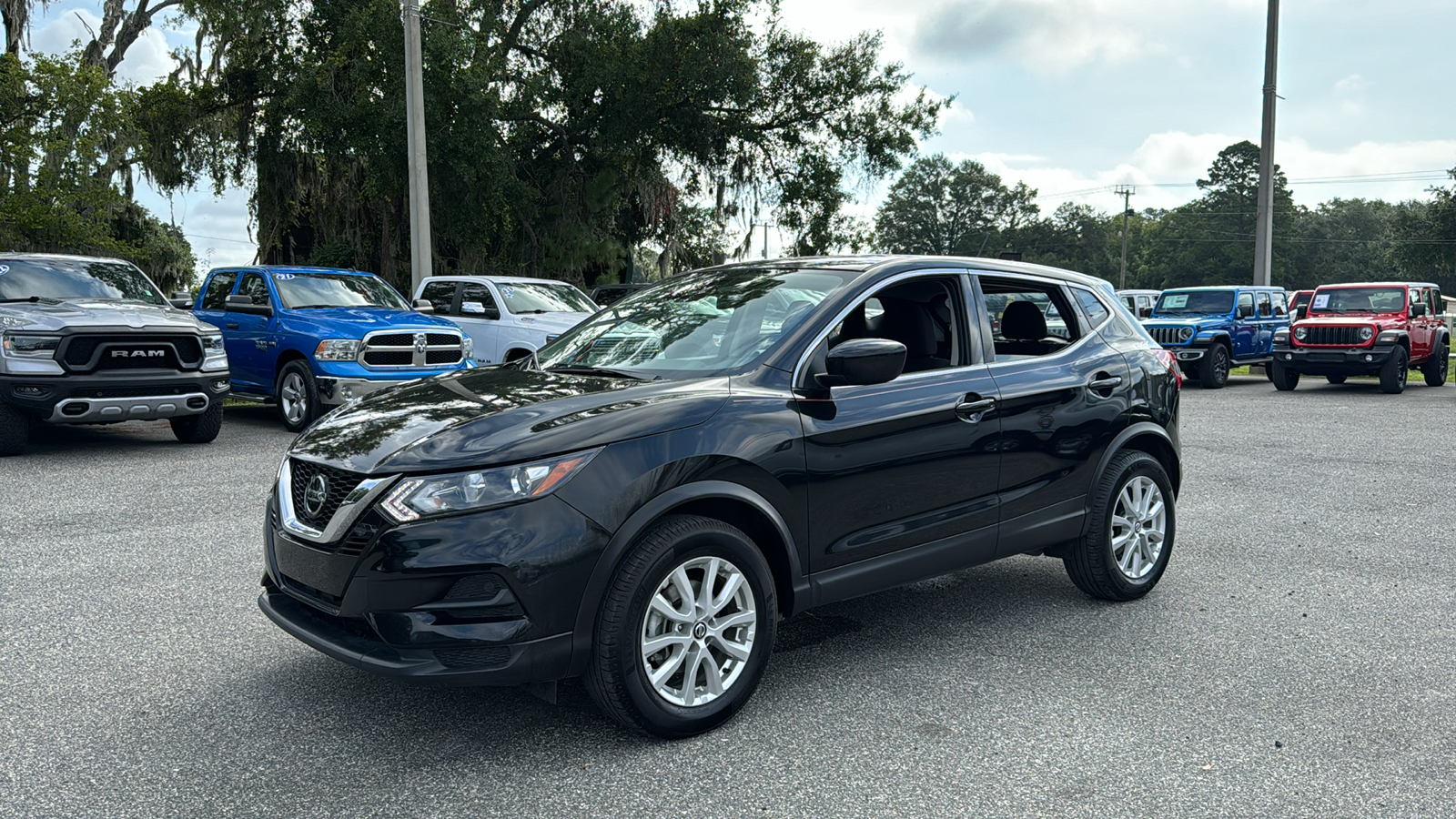 2022 Nissan Rogue Sport S 1