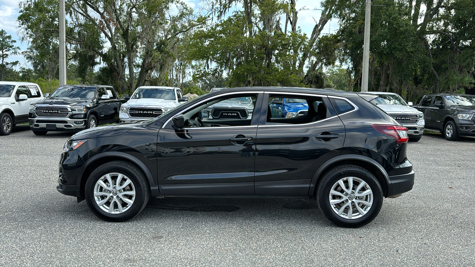 2022 Nissan Rogue Sport S 2