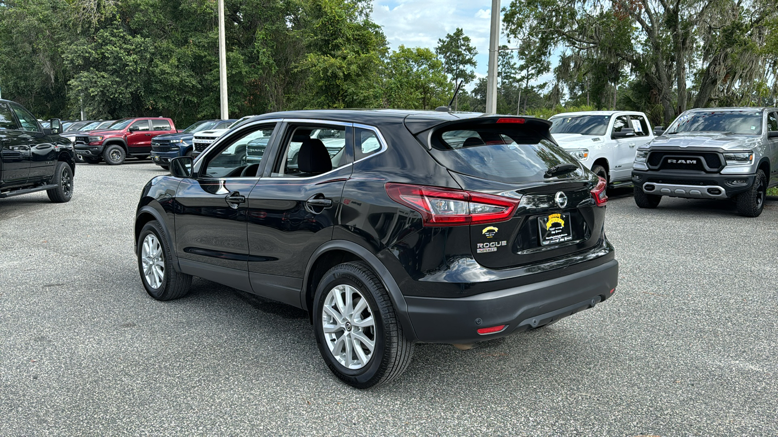 2022 Nissan Rogue Sport S 3