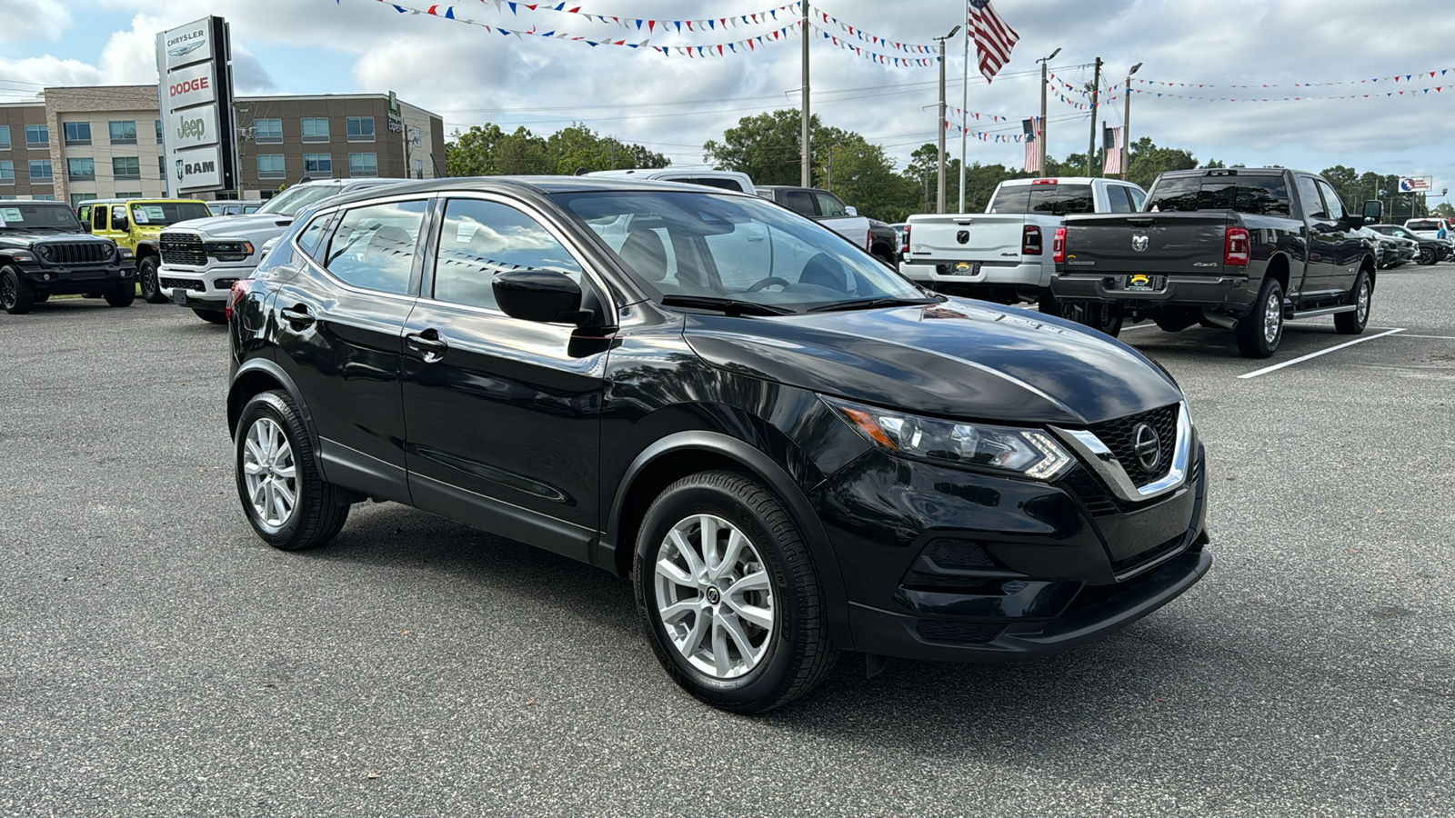 2022 Nissan Rogue Sport S 10