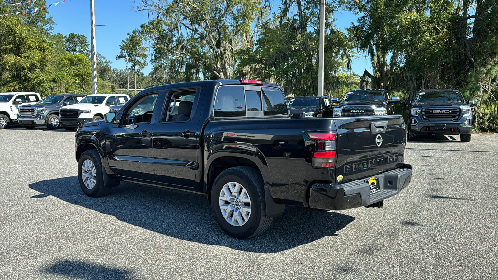 2022 Nissan Frontier SV 3