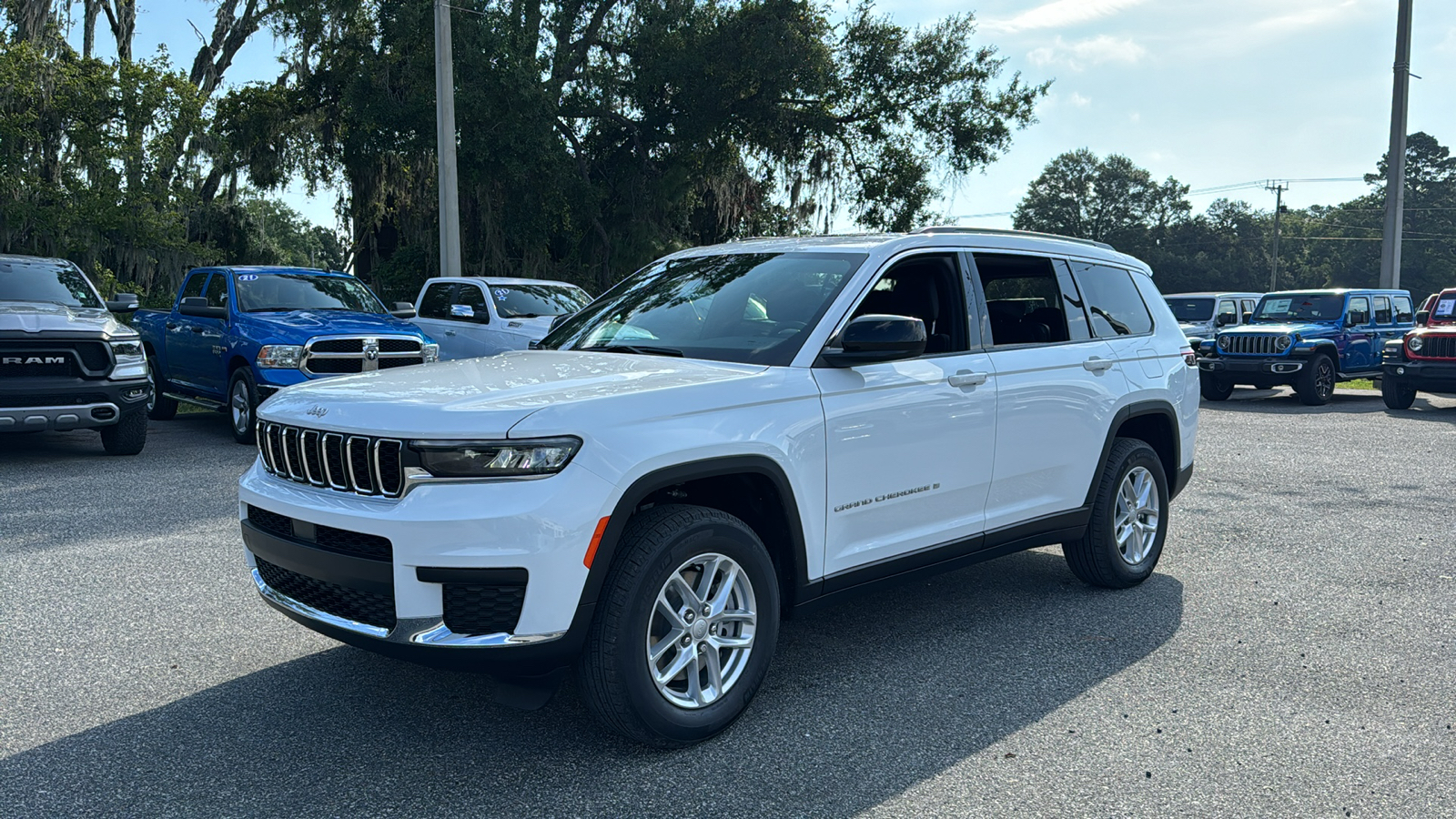 2024 Jeep Grand Cherokee L Laredo 1