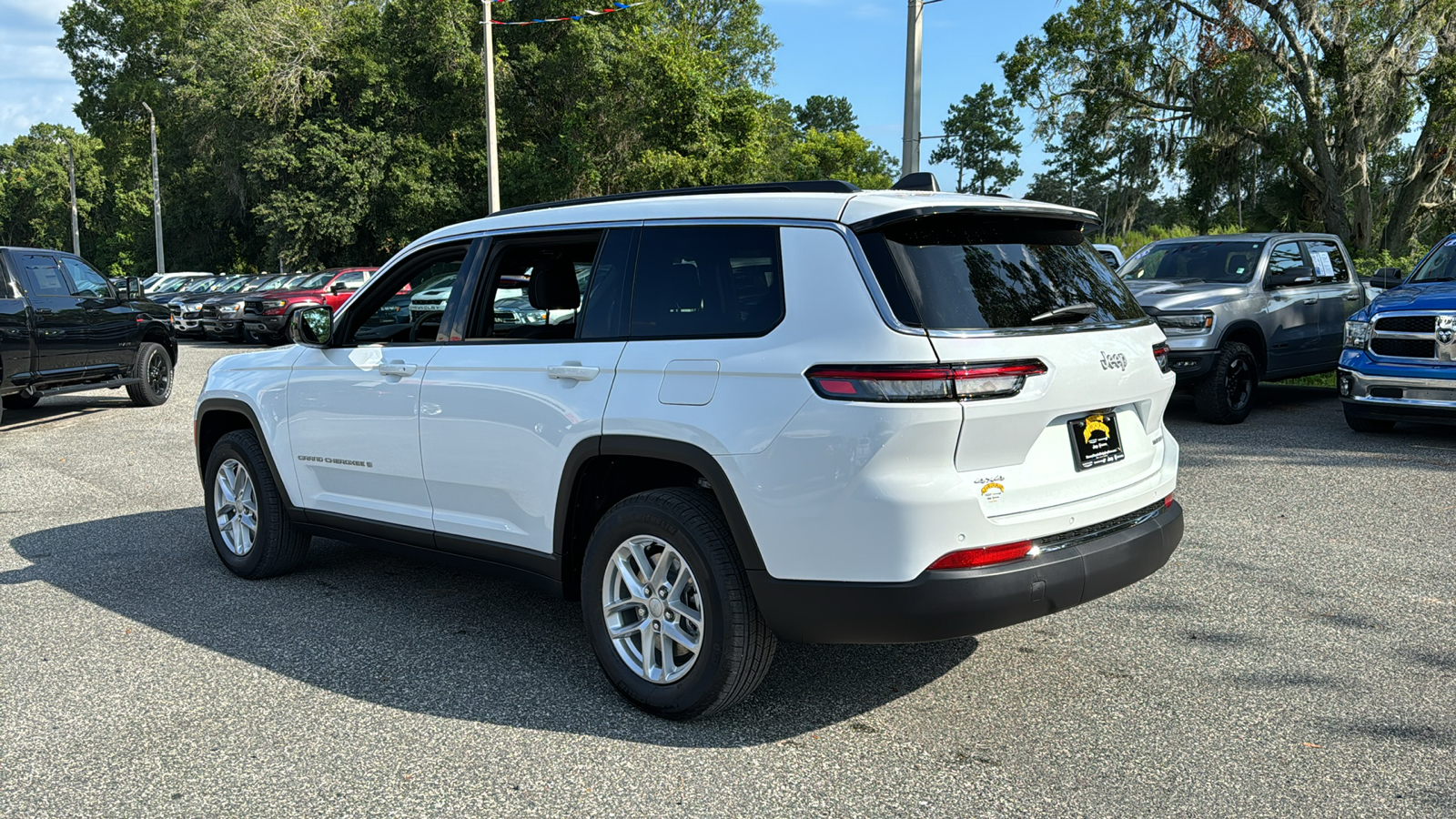 2024 Jeep Grand Cherokee L Laredo 3