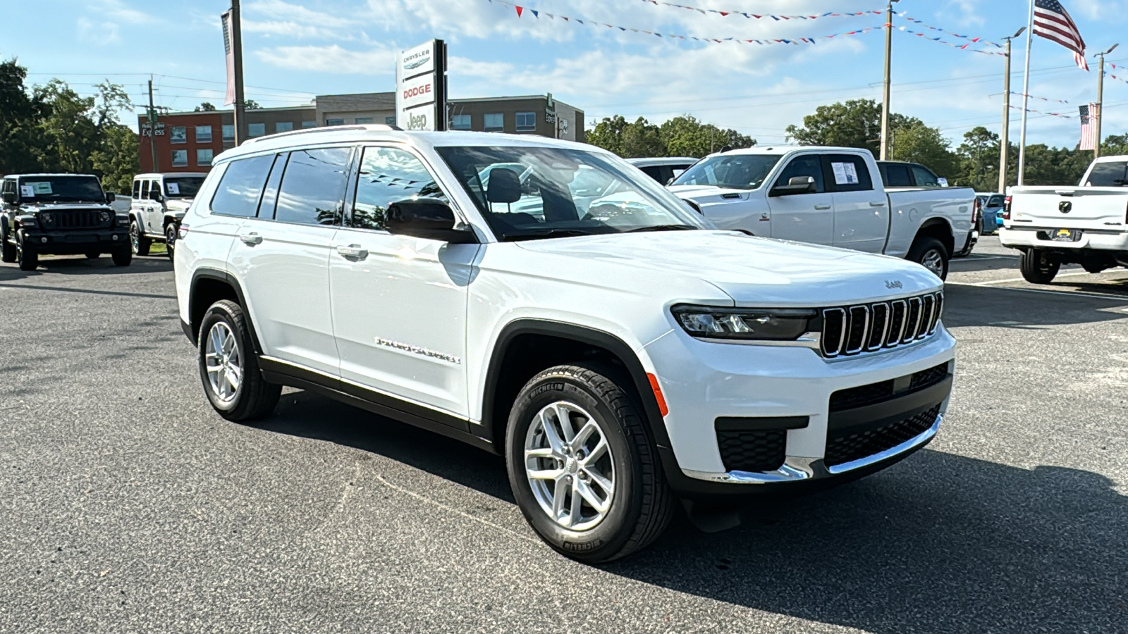 2024 Jeep Grand Cherokee L Laredo 14