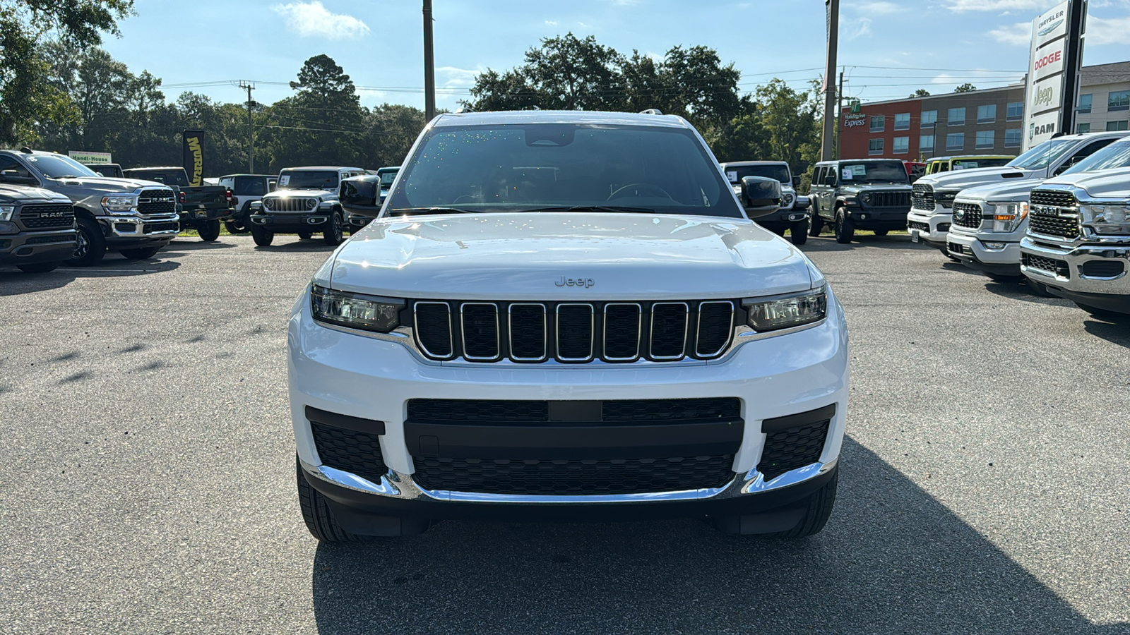 2024 Jeep Grand Cherokee L Laredo 15