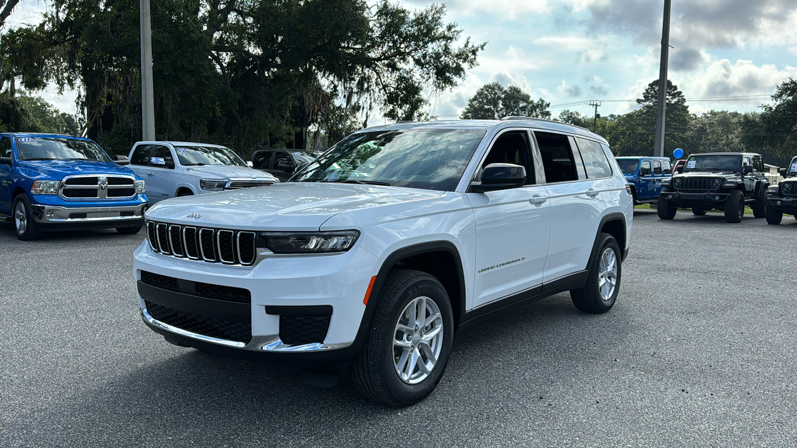 2024 Jeep Grand Cherokee L Laredo 1