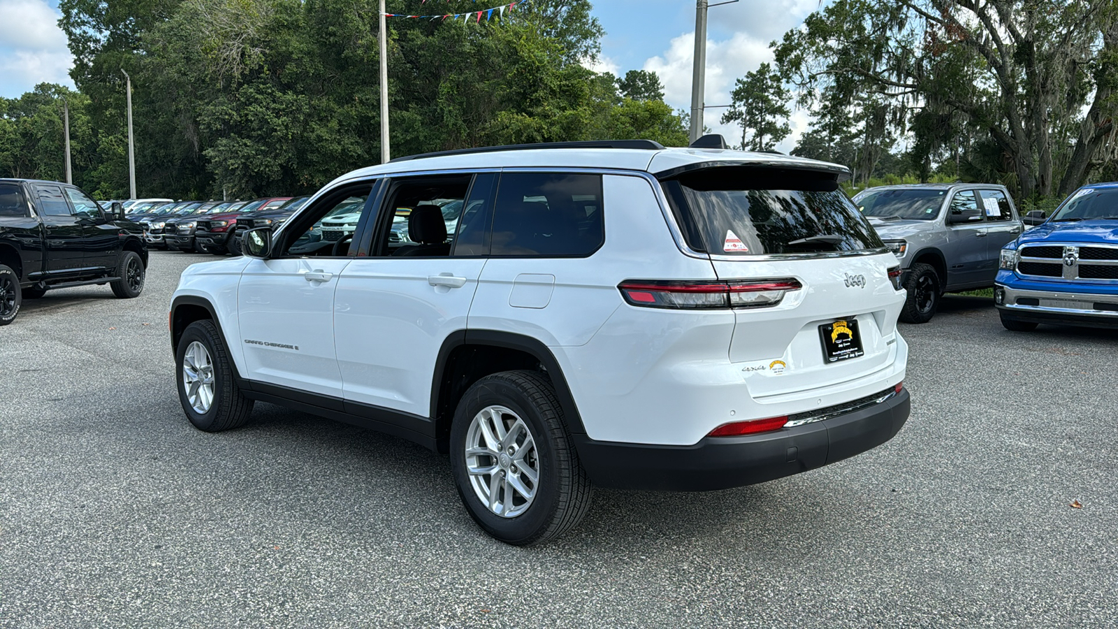 2024 Jeep Grand Cherokee L Laredo 3