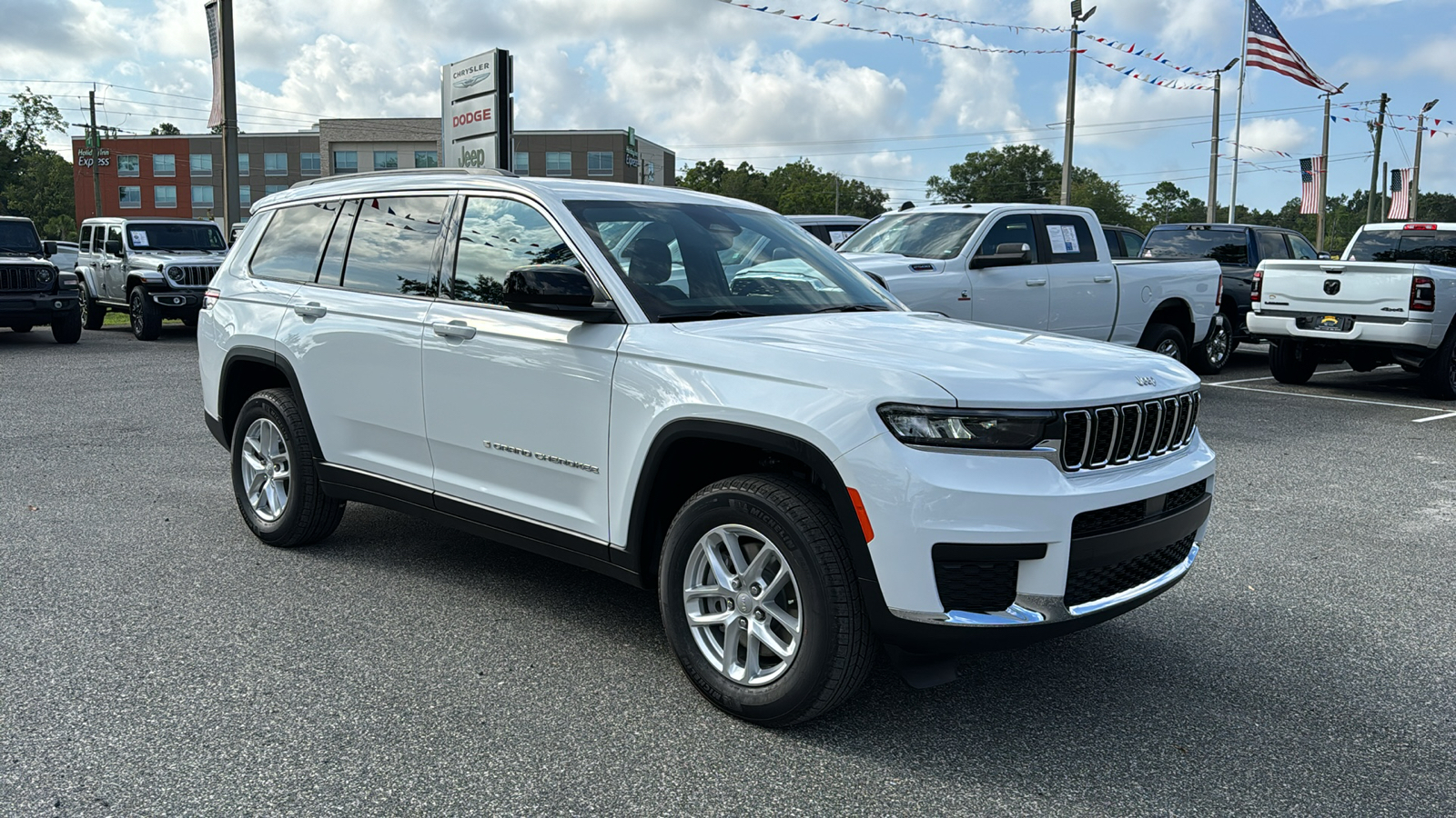 2024 Jeep Grand Cherokee L Laredo 14