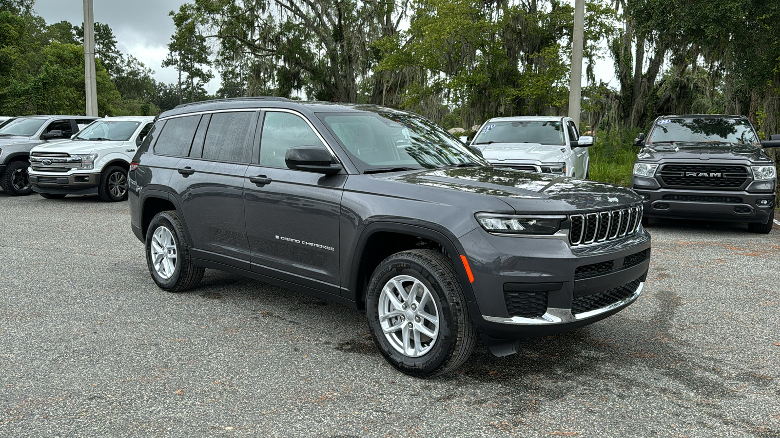 2024 Jeep Grand Cherokee L Laredo 13