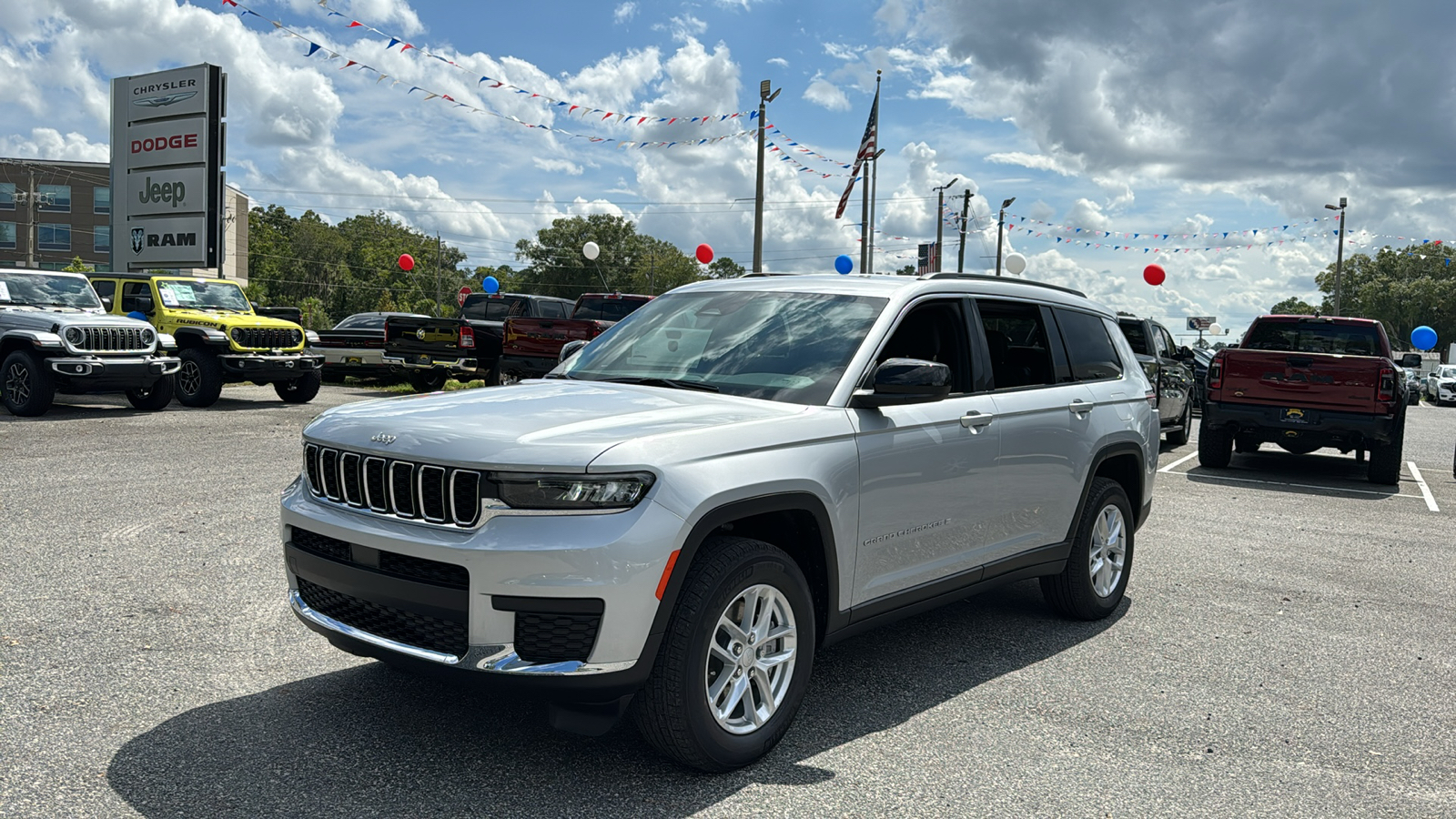 2024 Jeep Grand Cherokee L Laredo 1