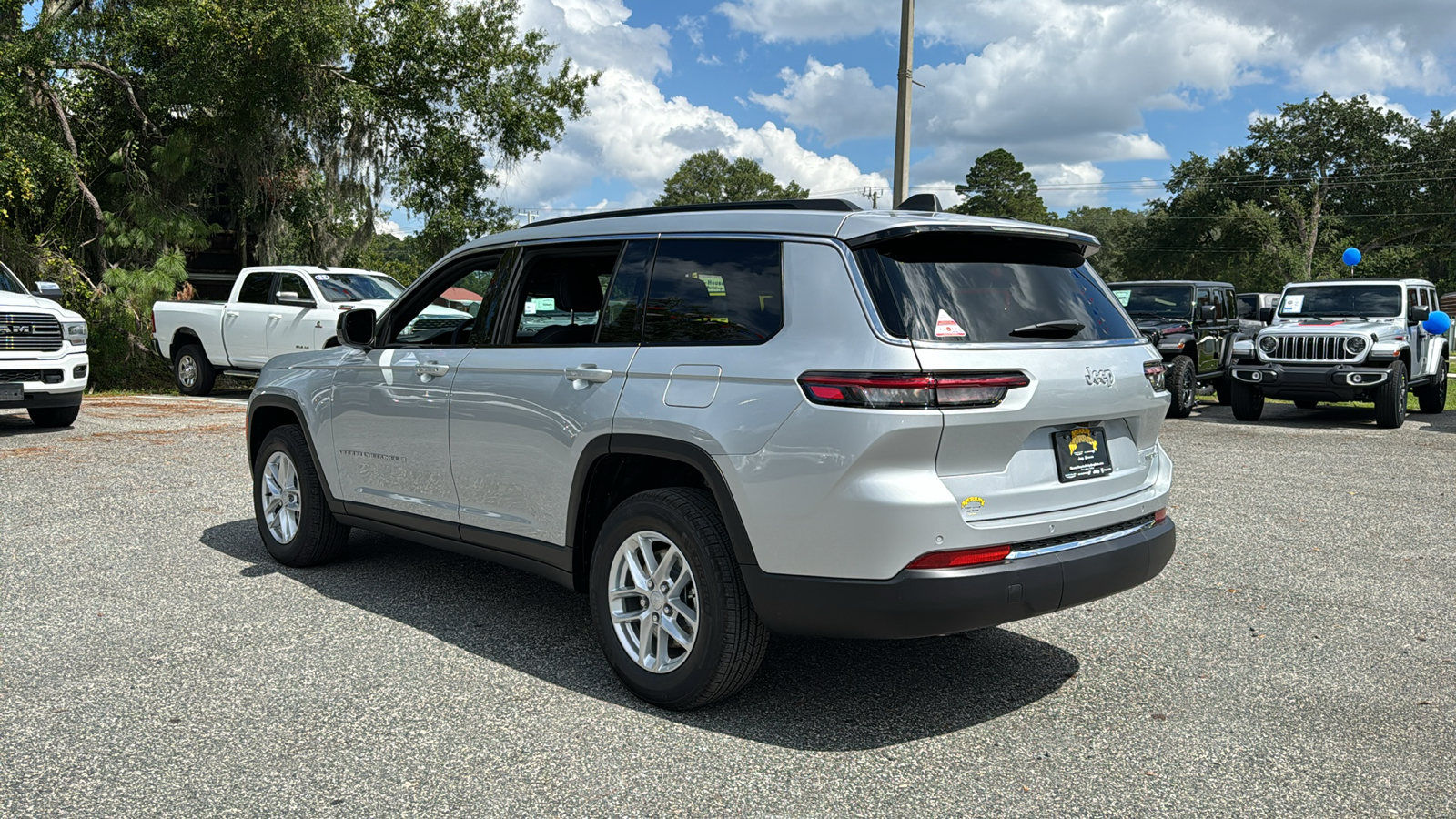 2024 Jeep Grand Cherokee L Laredo 3