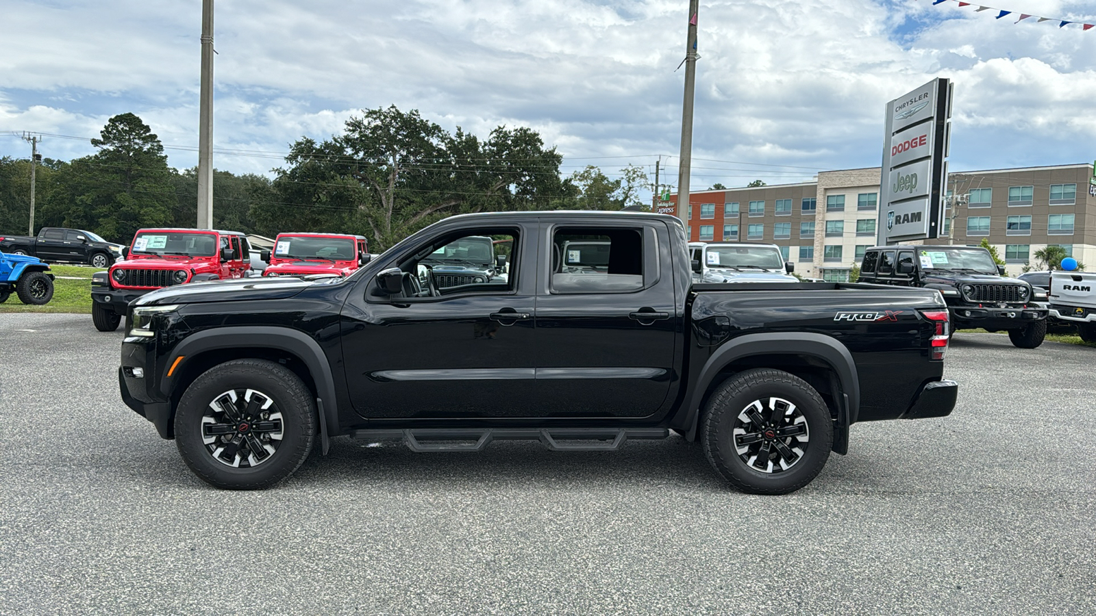 2023 Nissan Frontier PRO-X 2