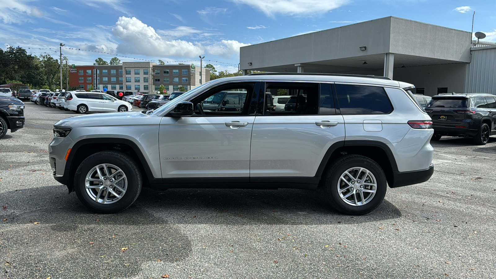 2025 Jeep Grand Cherokee L Laredo 2